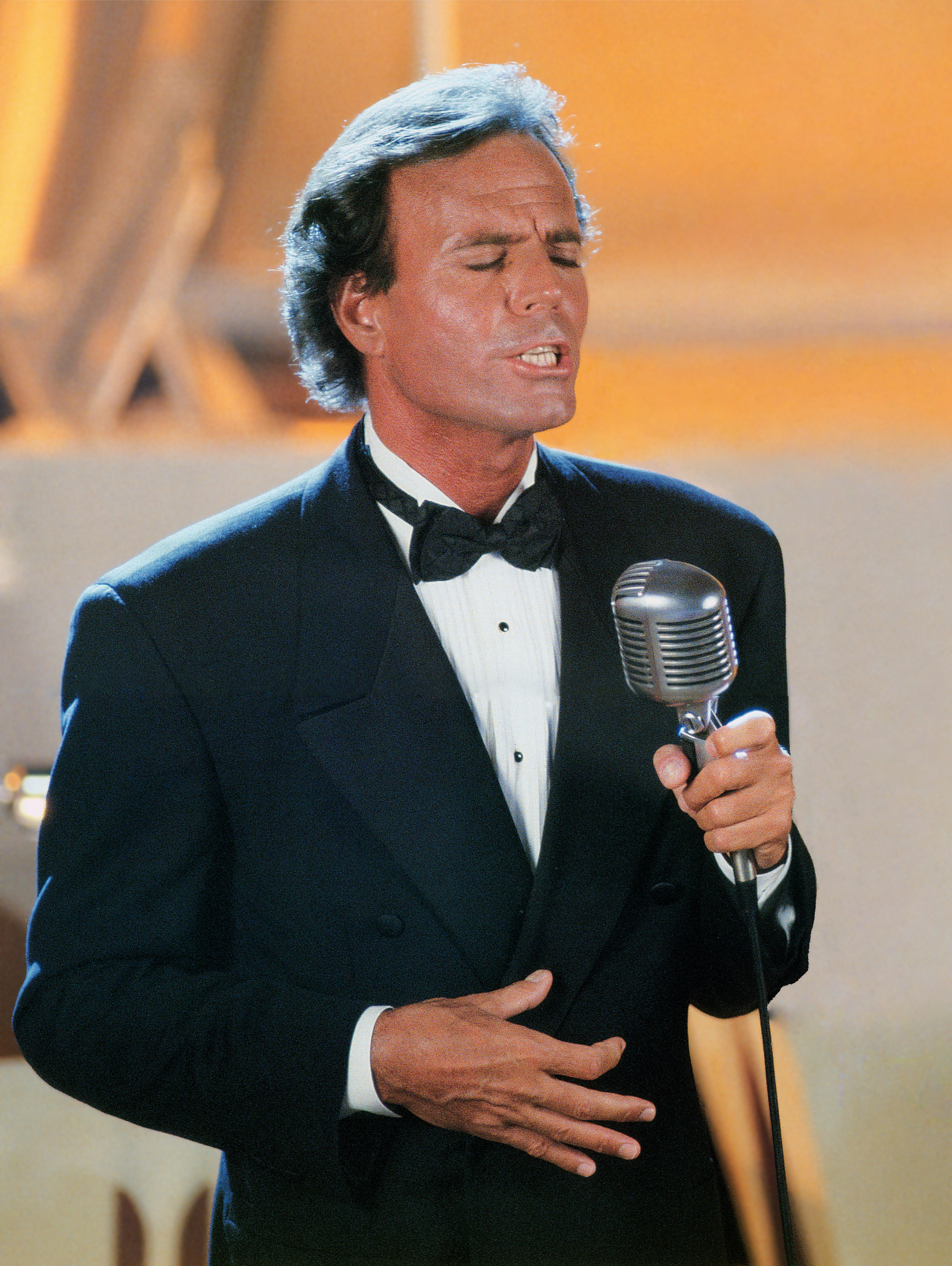 Julio iglesias. Хулио Иглесиас. Хулио Иглесиас фото. Хулио Иглесиас-старший. Хулио Иглесиас в молодости.